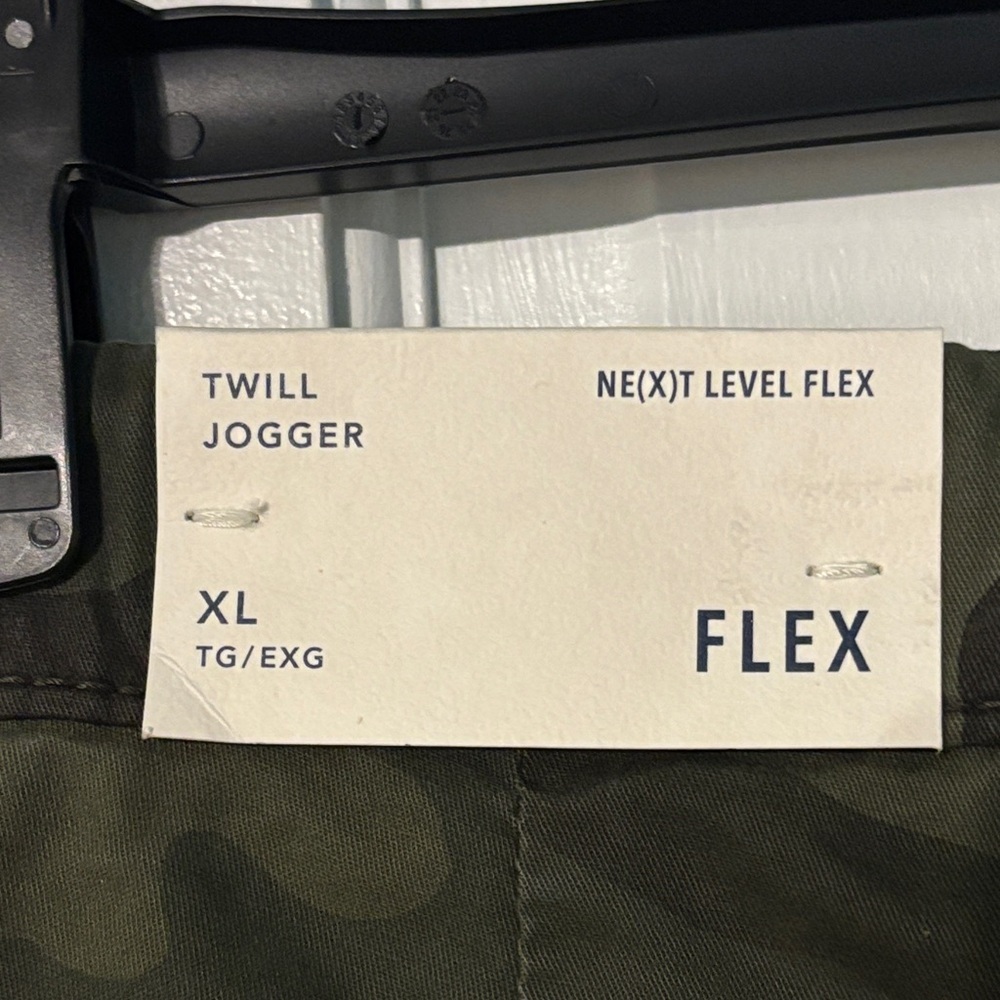 American Eagle Outfitters Green Camo Cargo Pants - Picture 2 of 10